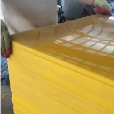 Folhas sólidas de polipropileno para transporte seguro e fiável de garrafas e latas em paletes